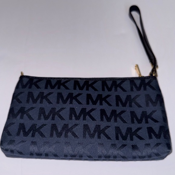 Michael Kors navy wristlet - Picture 2 of 8